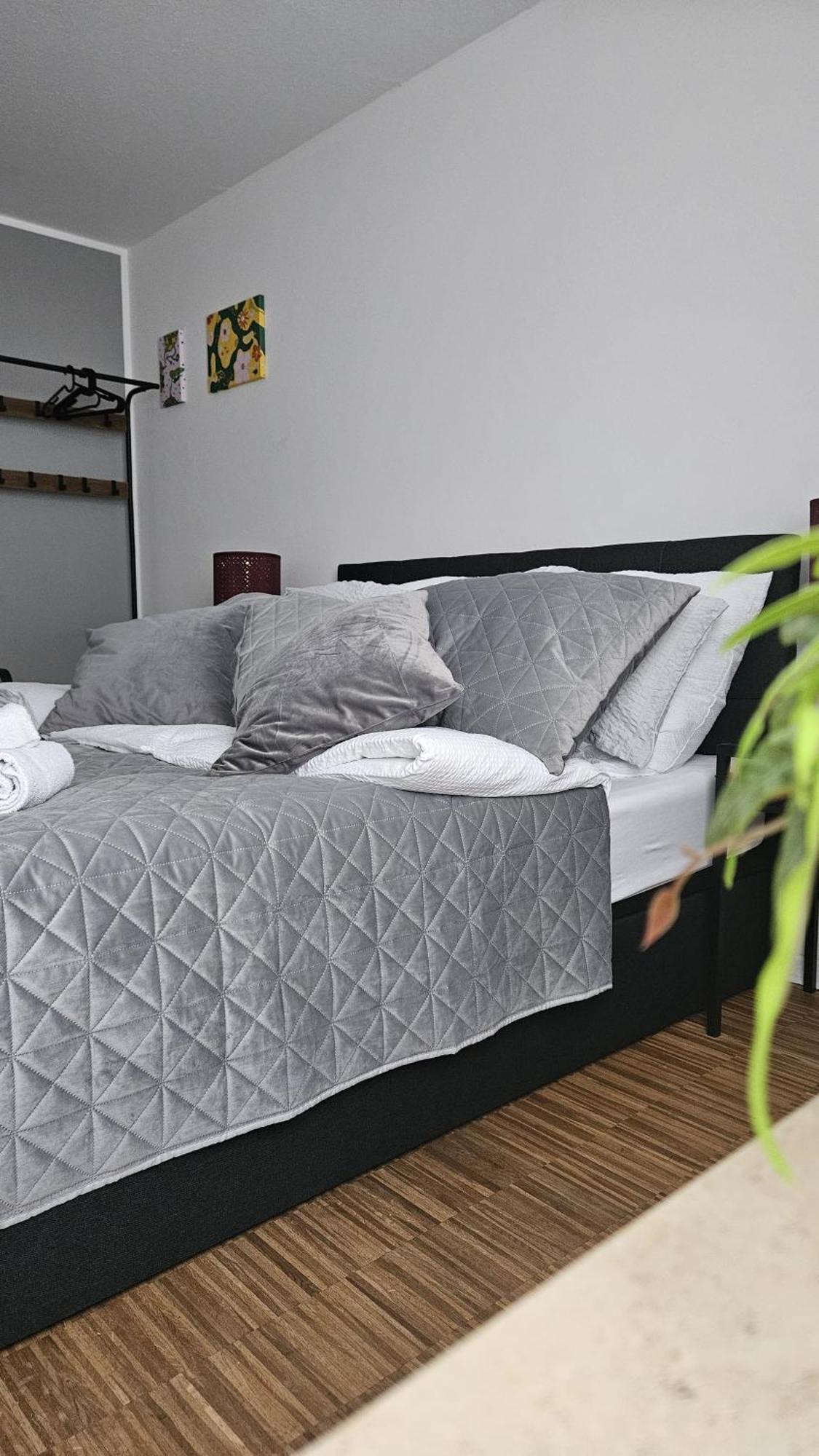 80 M2 Moderne Und Zentrale Wohnung In Hannover Mit Eigenem Parkplatz Eksteriør billede